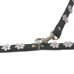 BLACK LEATHER &amp; WHITE FLOWERS COLLAR &amp; LEASH SET ()